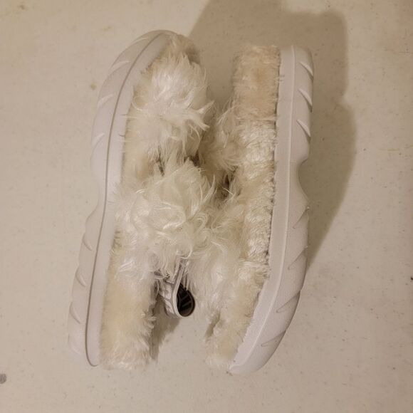 UGG Fluff Sugar Sandals - Picture 4 of 6